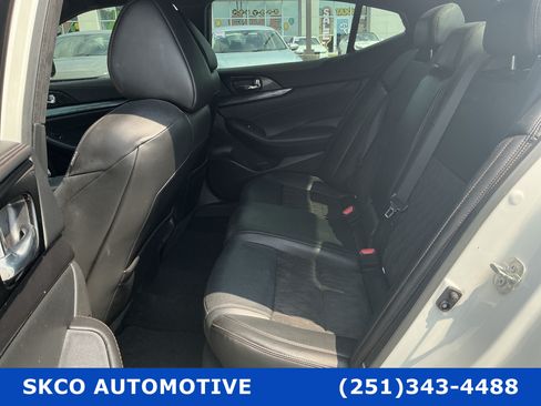 Used 2020 Nissan Maxima SR w/ Sport Mat Group FWD image 14
