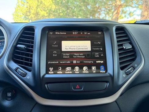 Used 2017 Jeep Cherokee 75th Anniversary FWD image 28