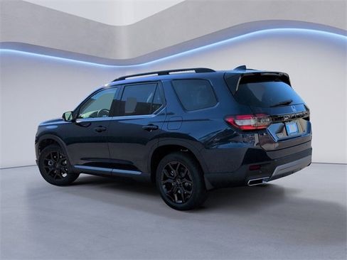 New 2025 Honda Pilot Touring image 9