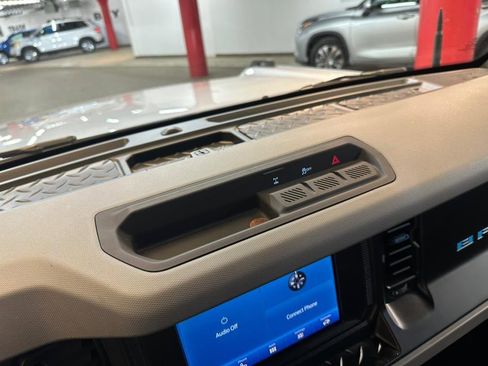 Used 2022 Ford Bronco Black Diamond image 25