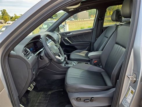 Used 2022 Volkswagen Tiguan SE R-Line image 25