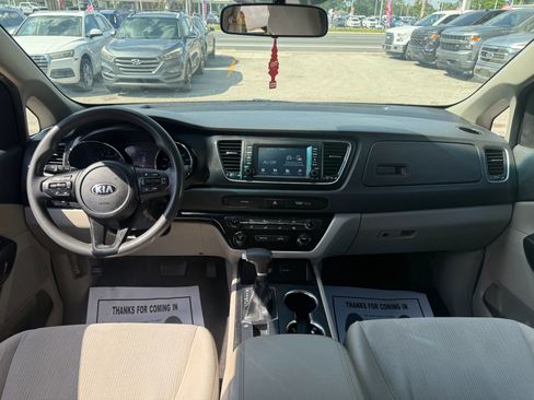 Used 2020 Kia Sedona LX image 9