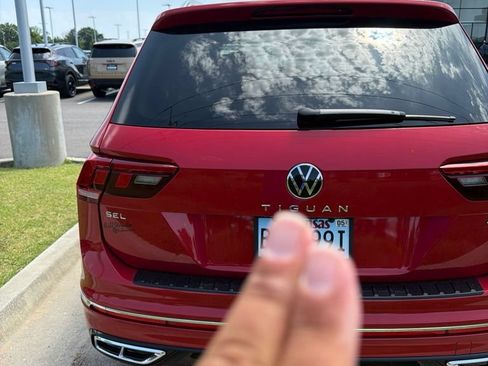 Used 2024 Volkswagen Tiguan SEL R-Line AWD/4WD image 4
