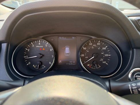 Used 2018 Nissan Rogue SV AWD/4WD image 16