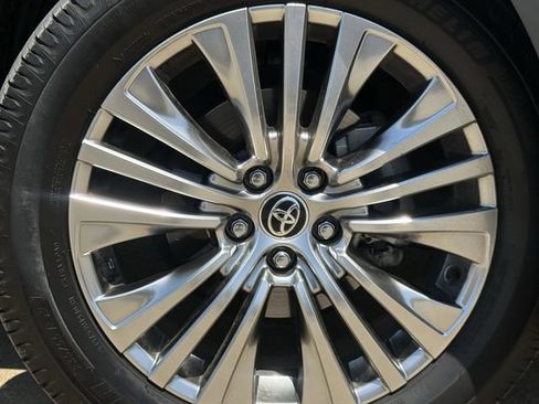 Used 2021 Toyota Venza Limited AWD/4WD image 8
