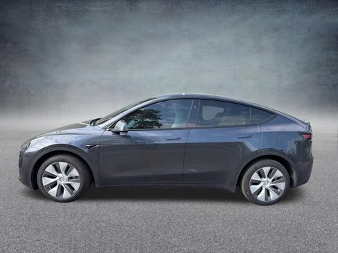 Used 2024 Tesla Model Y Long Range AWD/4WD image 2