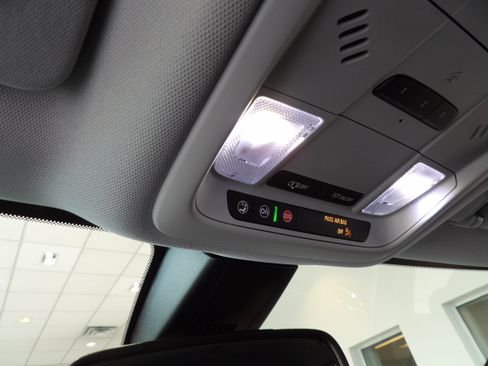 Used 2022 Chevrolet Blazer LT AWD/4WD image 15