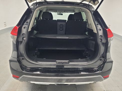 Used 2018 Nissan Rogue SV image 29