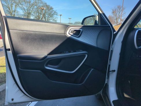 Used 2024 Kia Soul LX w/ Option Group 015 image 11