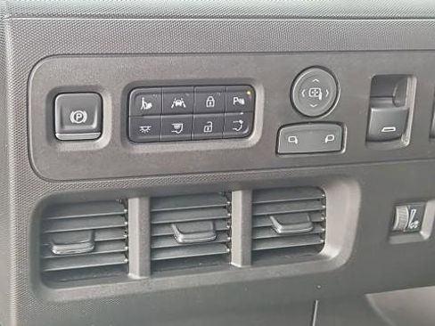 New 2025 Chevrolet Brightdrop 400 w/ Power Door Package AWD/4WD image 18
