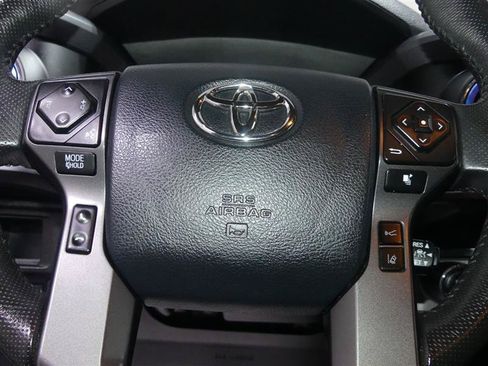 Used 2018 Toyota Tacoma TRD Sport AWD/4WD image 27