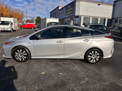Used 2020 Toyota Prius Prime LE image 9