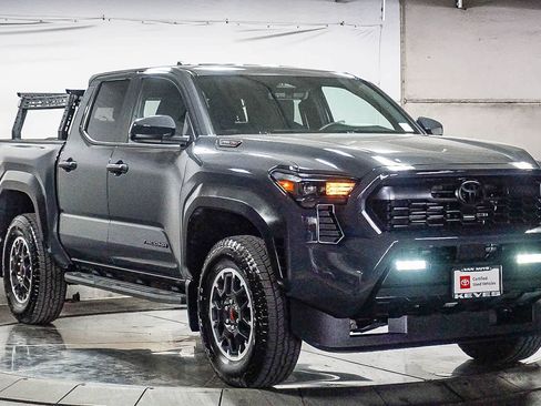 Certified 2025 Toyota Tacoma TRD Off-Road AWD/4WD image 4