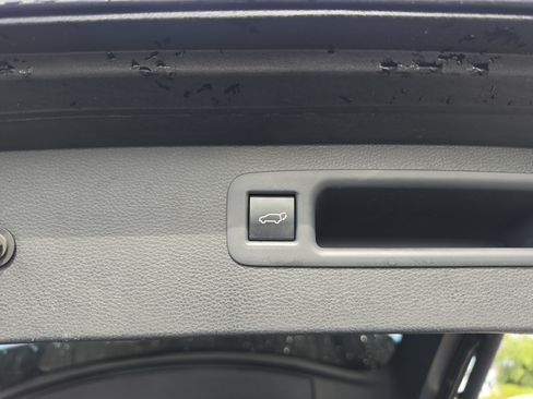 Used 2023 Toyota Highlander XLE FWD image 7
