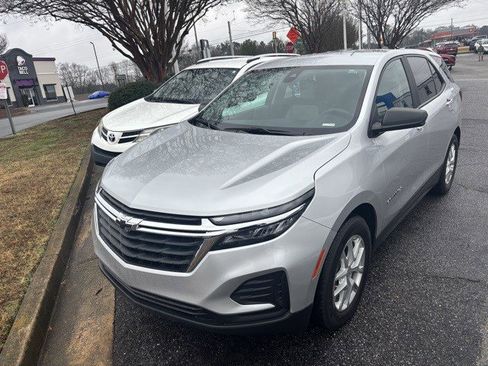 Used 2022 Chevrolet Equinox LS w/ LS Convenience Package image 4