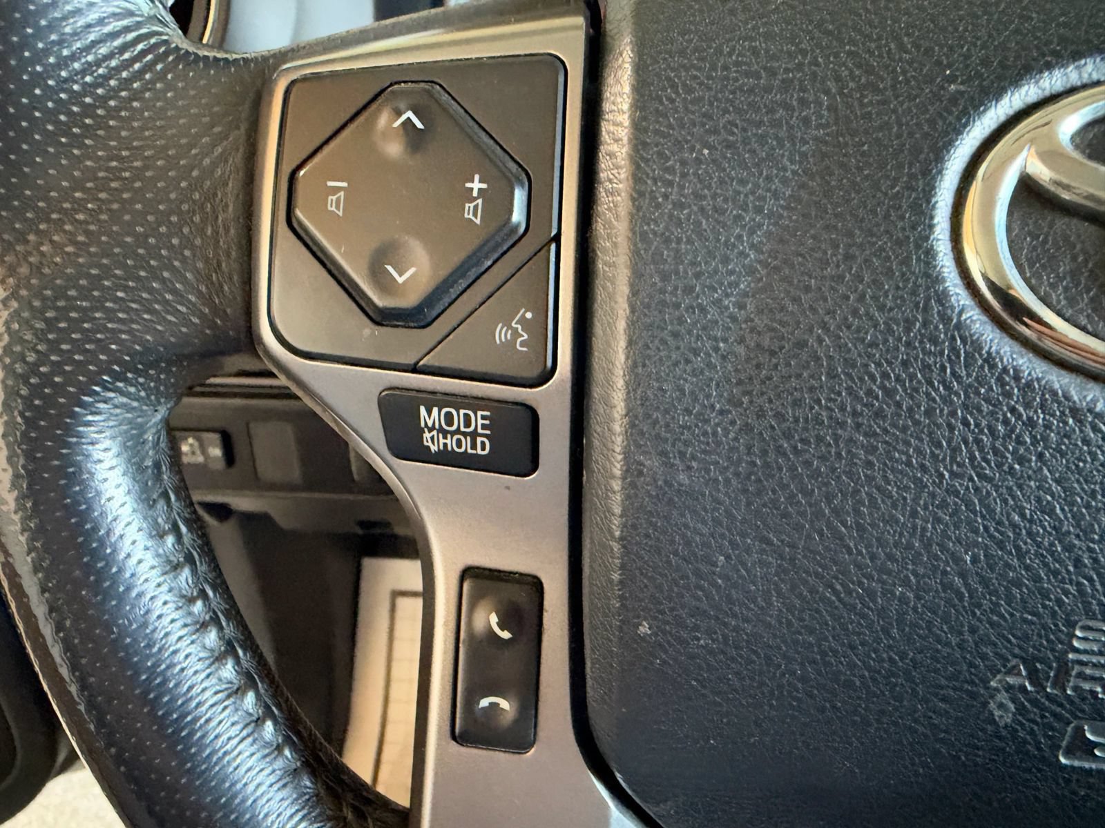 Used 2017 Toyota Tacoma SR5 w/ Tow Package RWD image 19