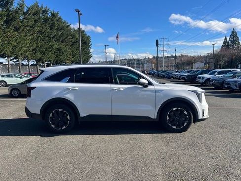 Certified 2024 Kia Sorento S image 6