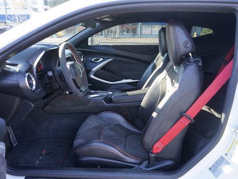 Used 2018 Chevrolet Camaro ZL1 image 15