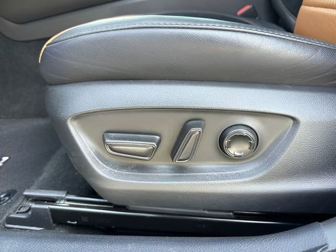 Used 2021 Toyota Avalon Touring image 12