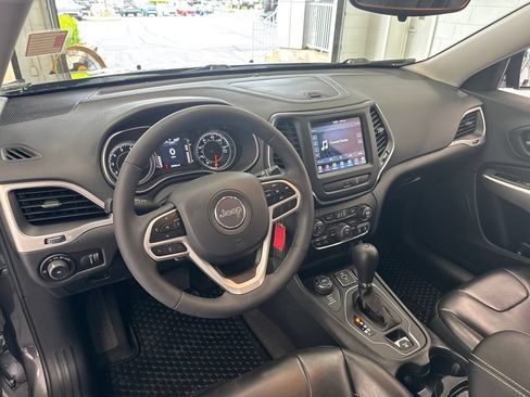 Used 2022 Jeep Cherokee Latitude AWD/4WD image 15