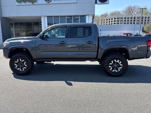 Used 2019 Toyota Tacoma SR w/ SR Convenience Package image 9