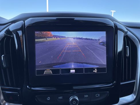 Used 2020 Chevrolet Traverse LT w/ Driver Confidence II Package image 13