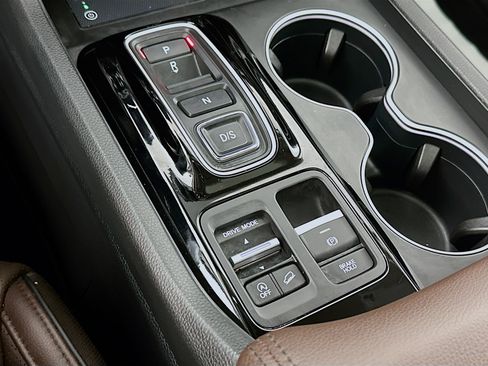 Used 2024 Honda Pilot Elite image 17