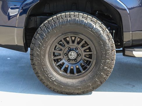 Used 2025 Lexus GX 550 w/ Accessory Package (Z1) image 11