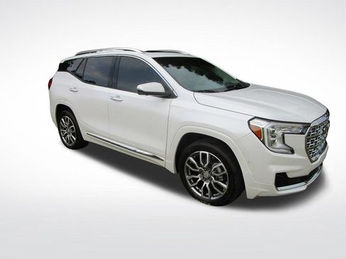 Used 2024 GMC Terrain Denali w/ Denali Premium Package AWD/4WD image 7