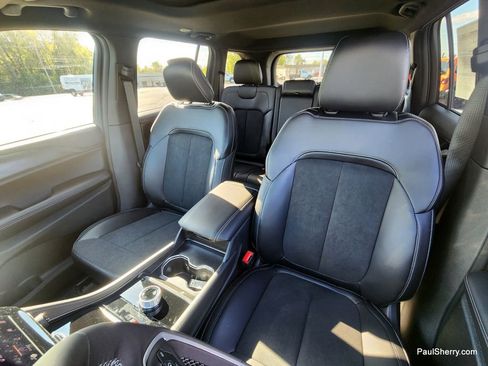 New 2025 Jeep Grand Cherokee Altitude image 29