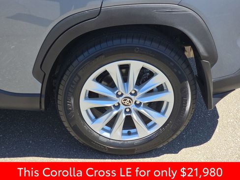 Used 2023 Toyota Corolla Cross LE AWD/4WD image 38