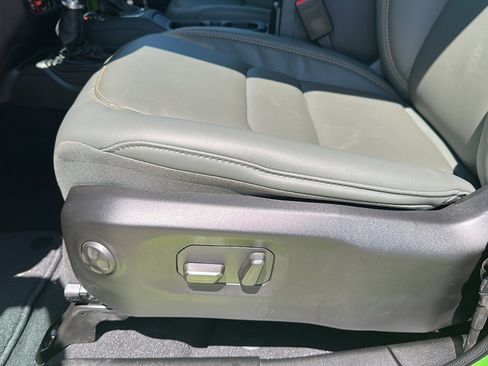 Used 2025 Jeep Gladiator Mojave image 15