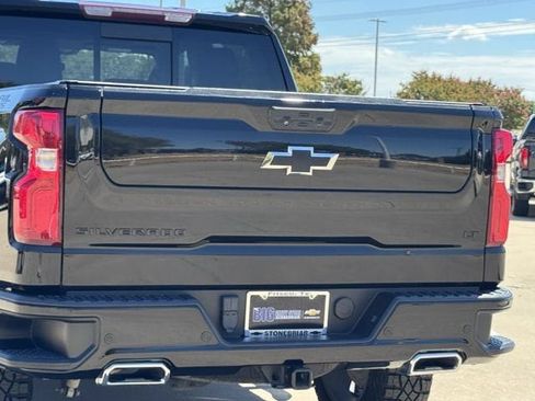 Used 2023 Chevrolet Silverado 1500 LT Trail Boss w/ Convenience Package II AWD/4WD image 8