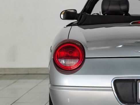 Used 2004 Ford Thunderbird image 38