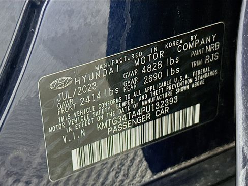 Used 2023 Genesis G70 2.0T image 12