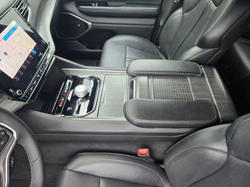 Used 2024 Jeep Wagoneer L Series II w/ Flexible Seating Group image 37