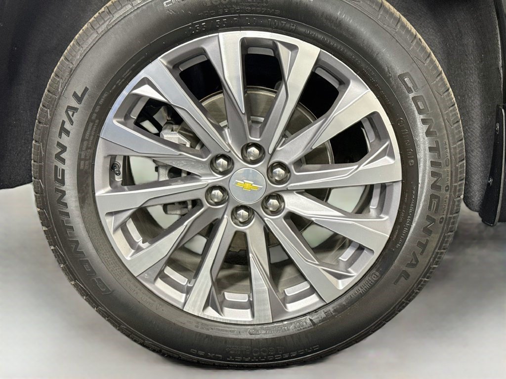 Used 2023 Chevrolet Traverse Premier FWD image 32
