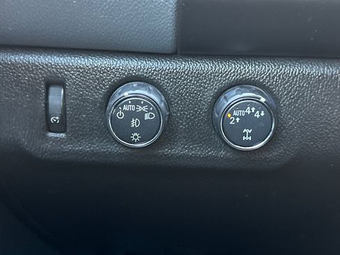 Used 2019 Chevrolet Colorado Z71 AWD/4WD image 38