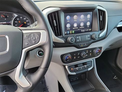 Used 2024 GMC Terrain SLT image 25