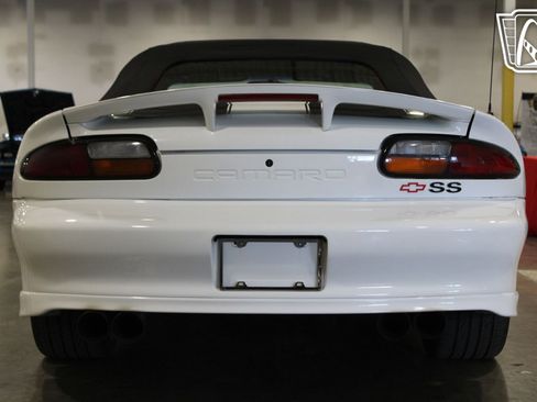 Used 2001 Chevrolet Camaro Z28 w/ SS Performance/Appearance Pkg RWD image 12