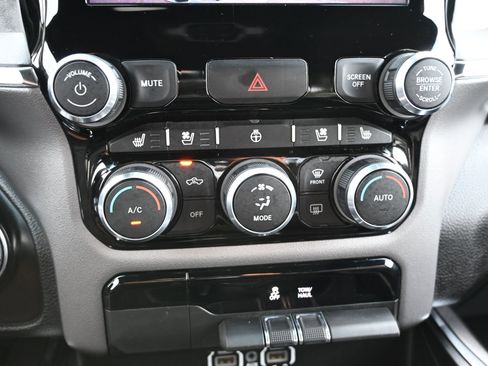 Used 2024 RAM 1500 Laramie image 15