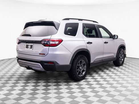 Certified 2025 Honda Pilot TrailSport image 7
