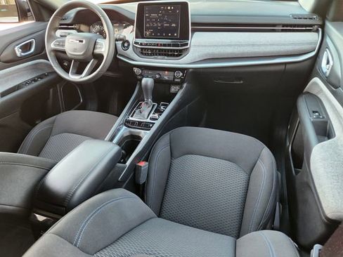 Used 2025 Jeep Compass Sport image 22