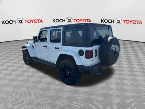 Used 2023 Jeep Wrangler Unlimited Sahara w/ Cold Weather Group AWD/4WD image 6