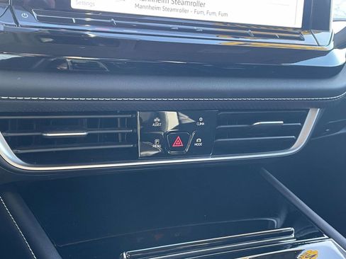 Certified 2024 Volkswagen Atlas SE image 32