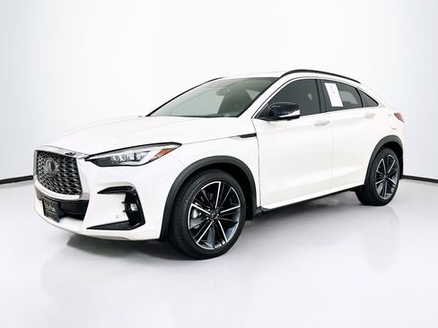 Used 2023 INFINITI QX55 Essential image 3