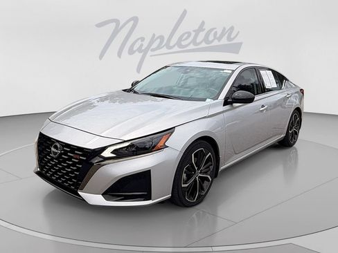 Used 2024 Nissan Altima 2.5 SR w/ SR Premium Package FWD image 1