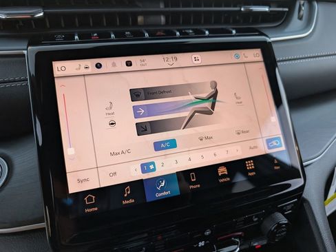 New 2025 Jeep Grand Cherokee Limited image 23