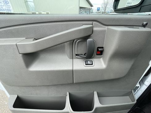 Used 2025 Chevrolet Express 3500 LT w/ LT Preferred Equipment Group RWD image 20