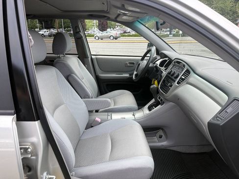 Used 2007 Toyota Highlander 4WD V6 w/ 3rd Row image 16